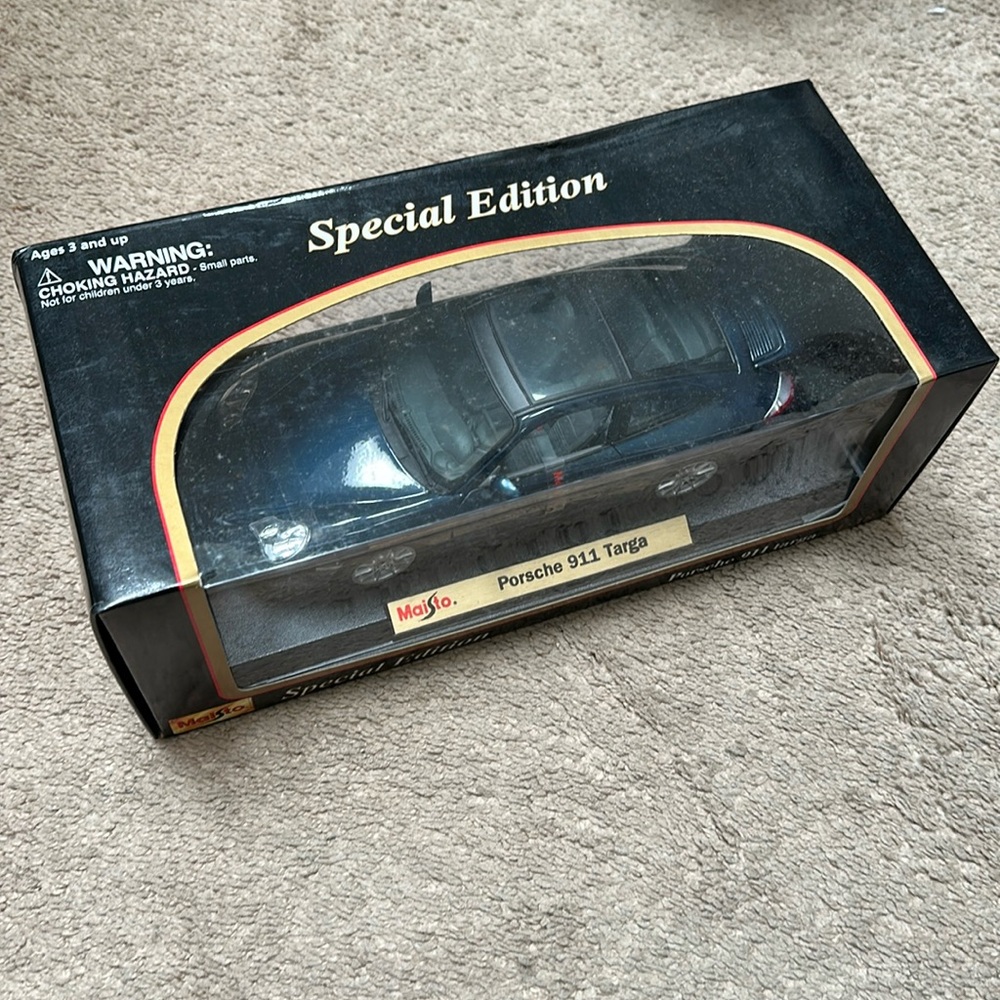 Special Edition PORSCHE 911 Targa 1:18 by Maisto